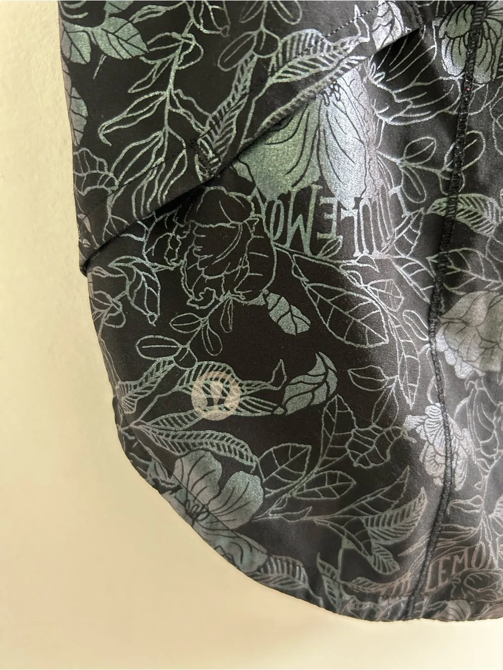 lululemon athletica 🍋 Speed Up Logo Black Iridescent 4” Shorts